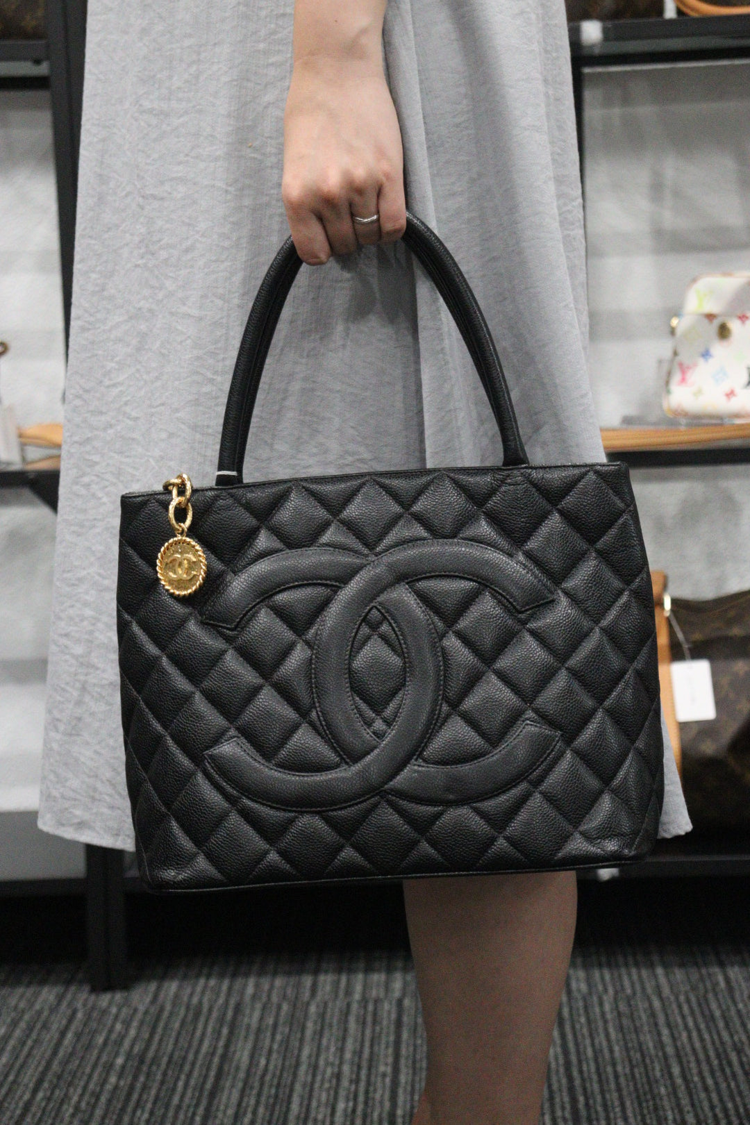 Rank A ｜ CHANEL Caviar Skin Leather Calf Leather Tote Bag｜V23071410