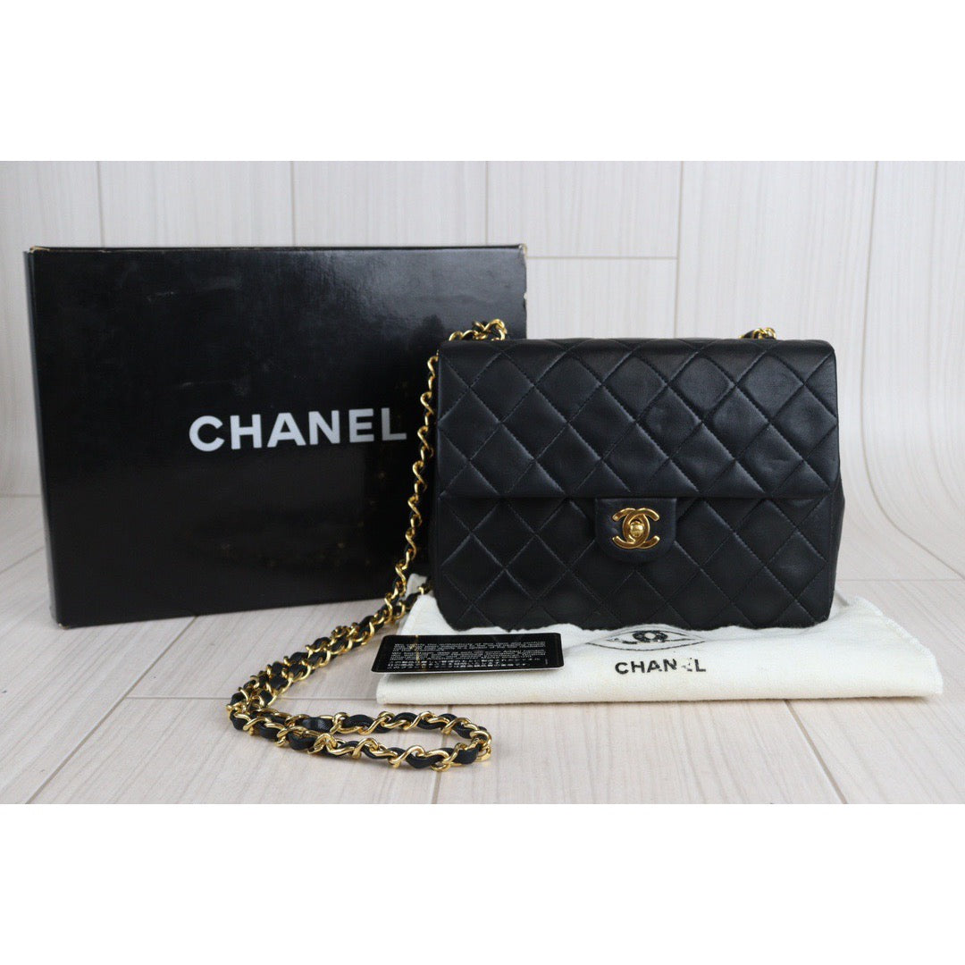 Rank AB ｜ CHANEL Black Lanbskin Square 20 Shoulder Bag Made In 1989～1991 Year｜V23062973