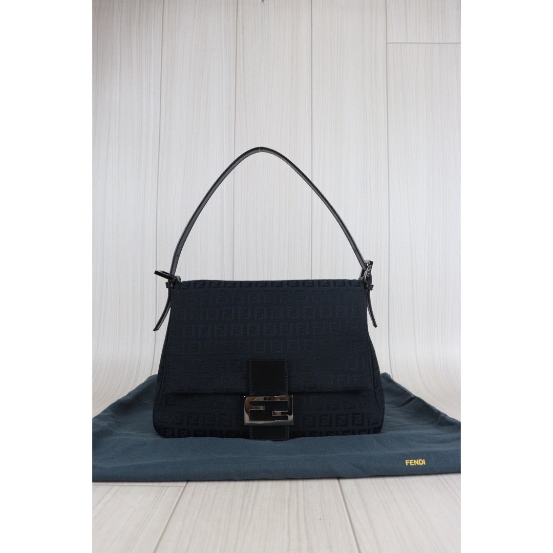 Rank A｜ FENDI Baguette Shoulder Bag Black ｜23060904