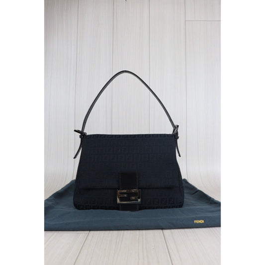 Rank A｜ FENDI Baguette Shoulder Bag Black ｜23060904