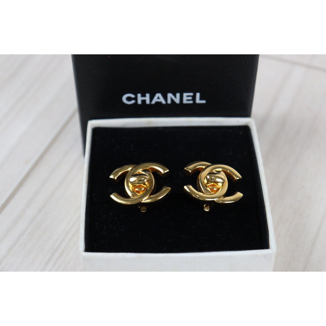 Rank A ｜CHANEL Turn Lock Vintage Earrings ｜V23062343