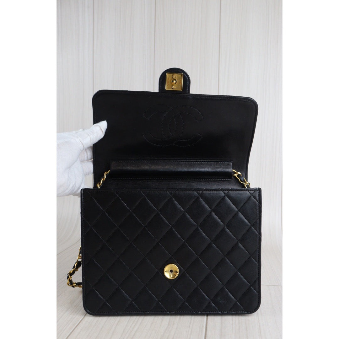 Rank AB ｜ CHANEL Matrasse Lamb Leather Shoulder Bag 22｜V23071424