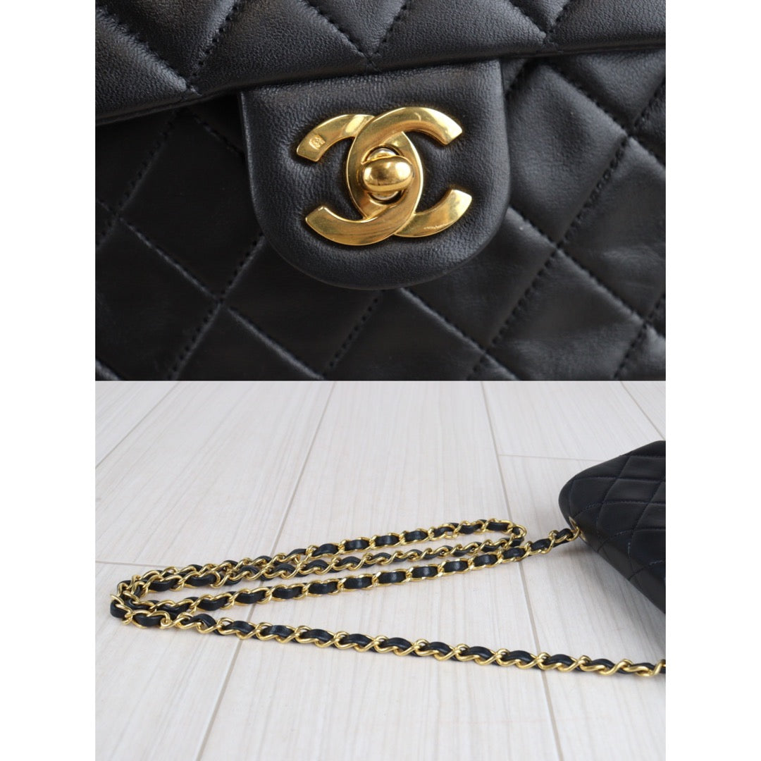 Rank AB ｜ CHANEL Black Lanbskin Square 17 Shoulder Bag Made In 1989～1991 Year｜V23071427