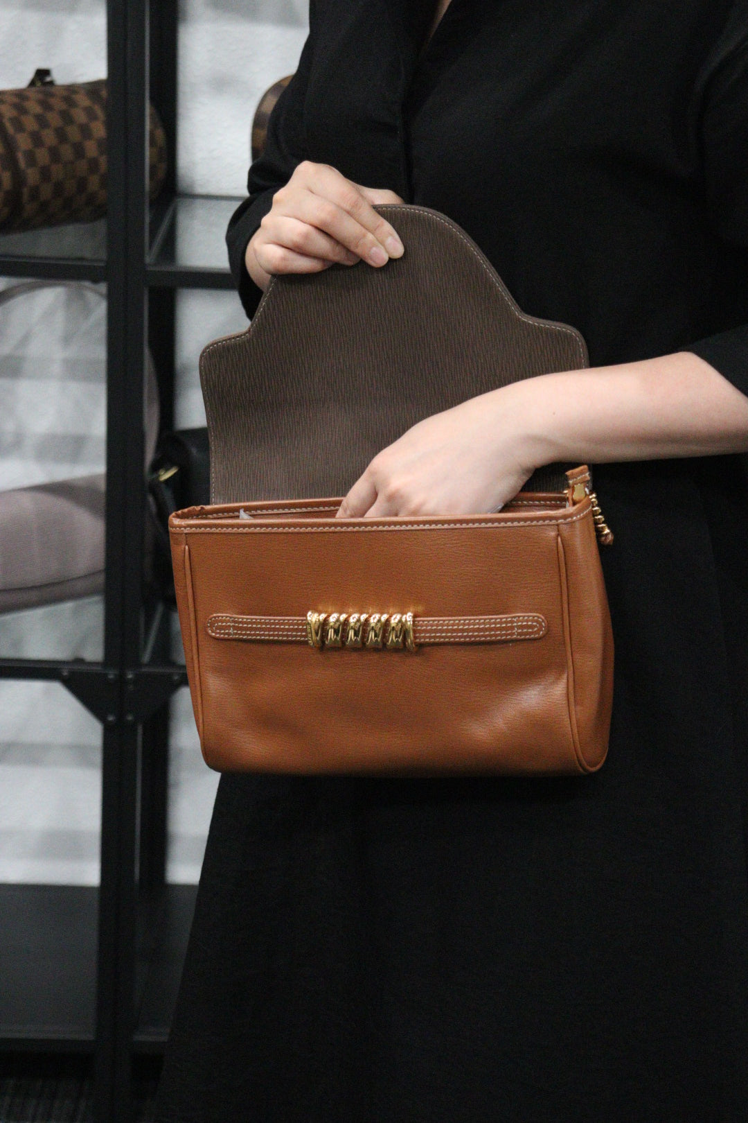 Rank A  ｜ Loewe Belasquez Twist Clutch Bag ｜V23062950