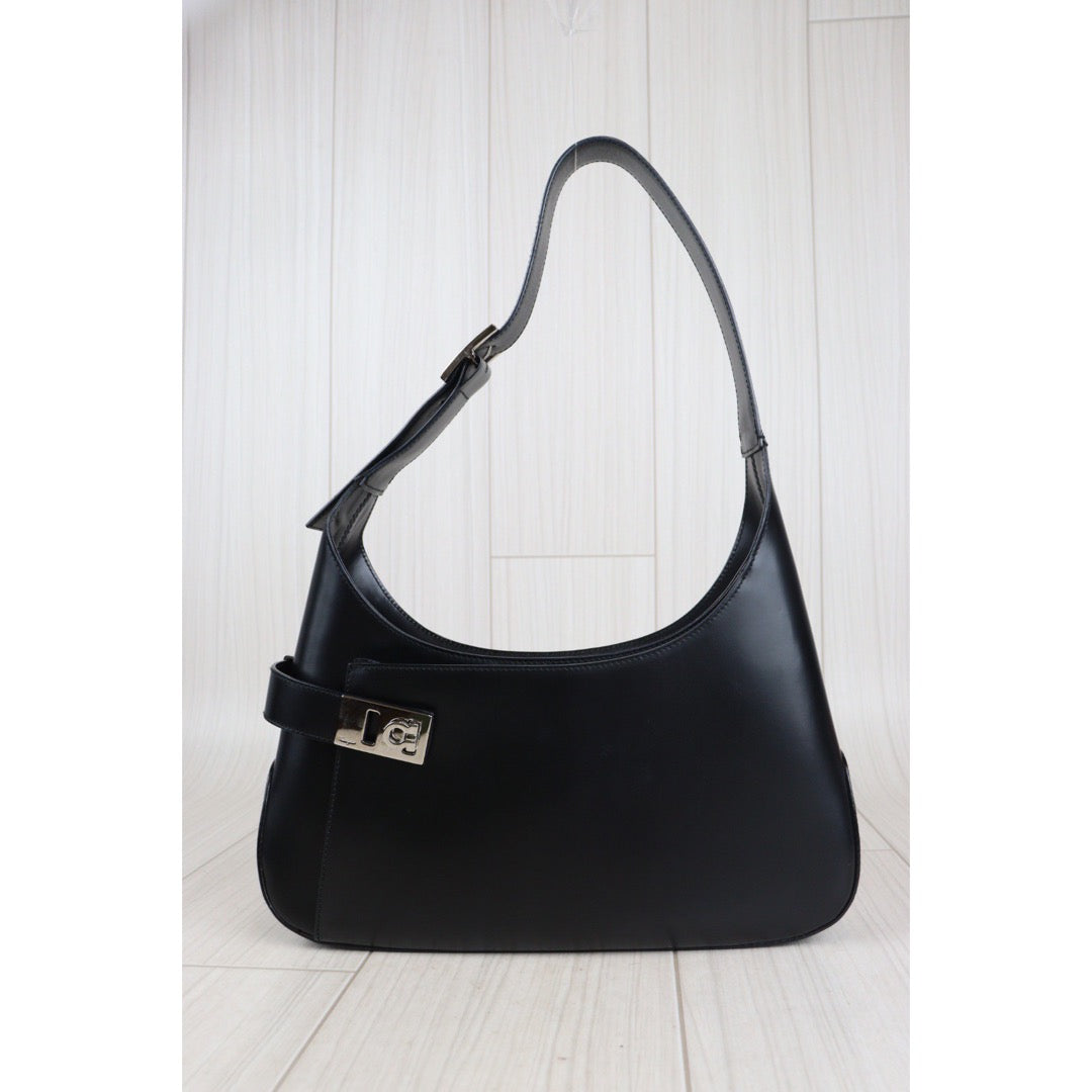 Rank A ｜Ferragamo Calf Leather Shoulder Bag Black｜V23061720