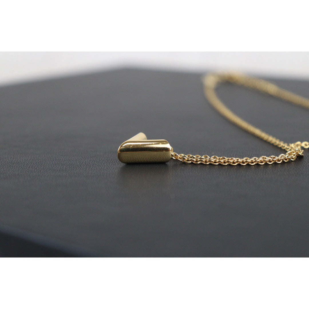 Rank SA ｜ LV Collier Essential V Necklace ｜23071507 – BRAND GET