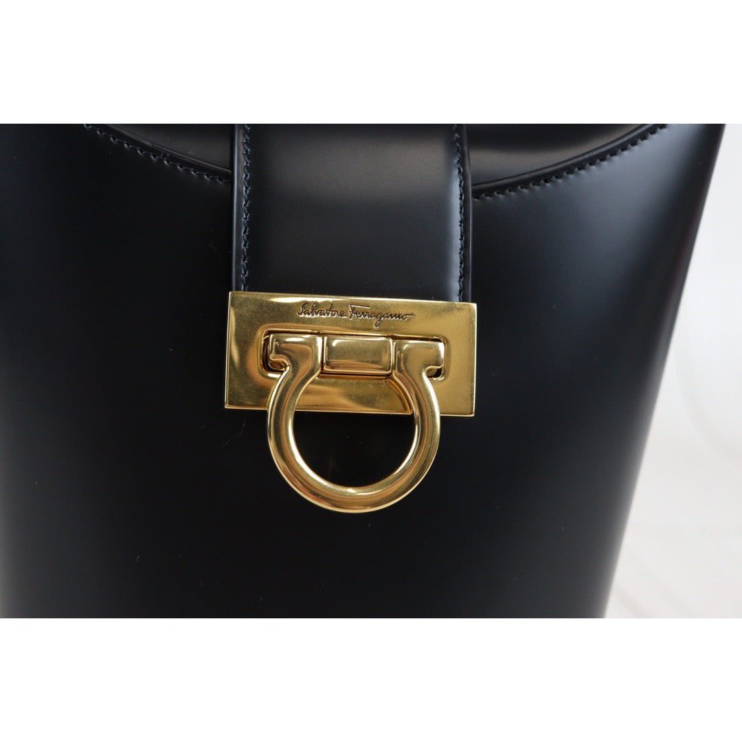 Rank A ｜Ferragamo Gancini Handbag Shoulderbag｜23050901