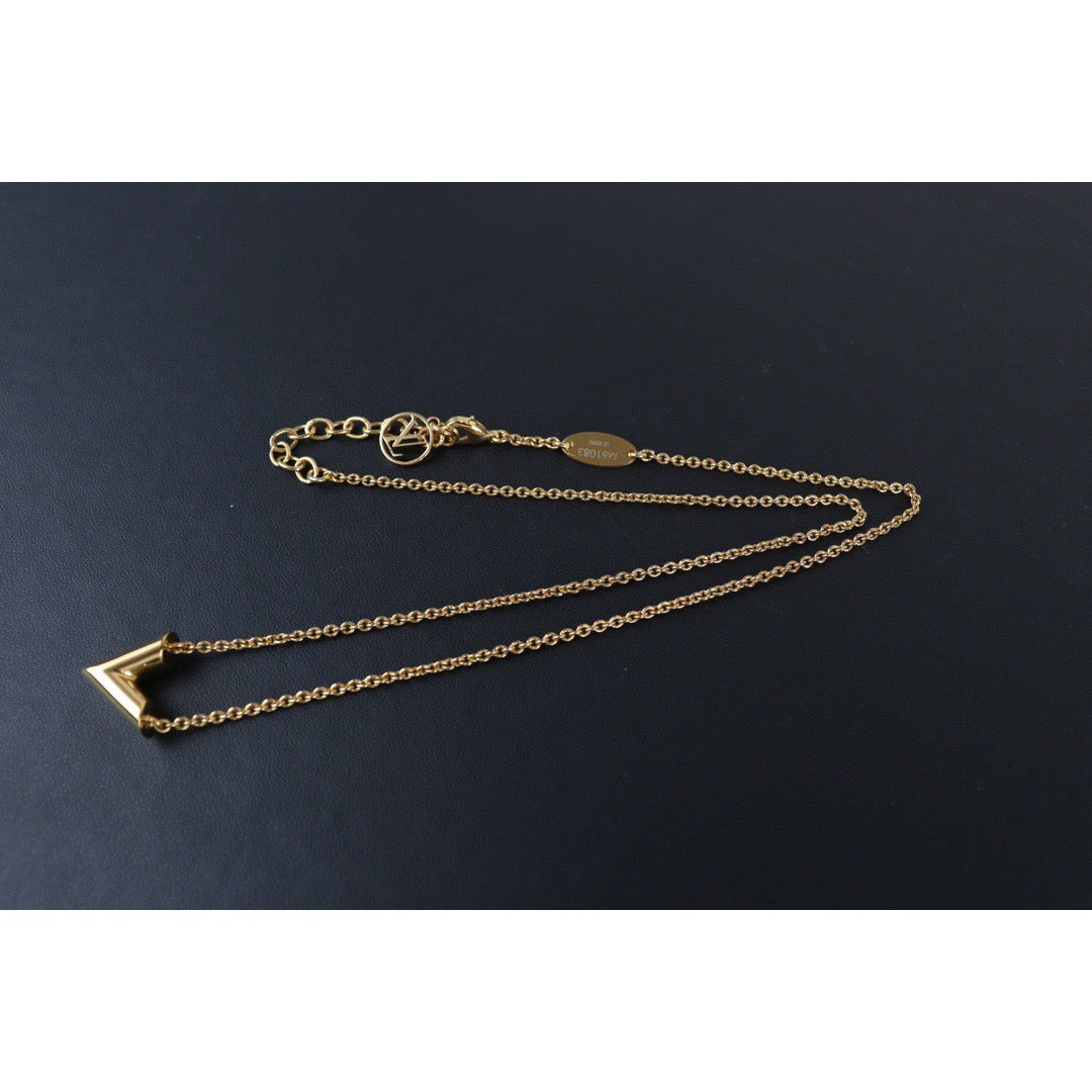 Japan Used Necklace]Louis Vuitton Rank M61083 Essential V-Necklace