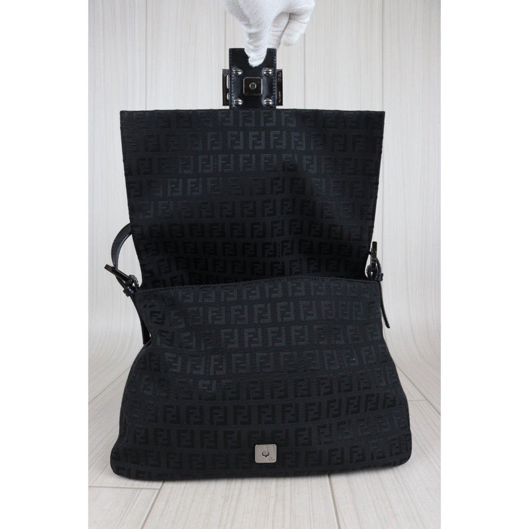 Rank A｜ FENDI Baguette Shoulder Bag Black ｜V23062957