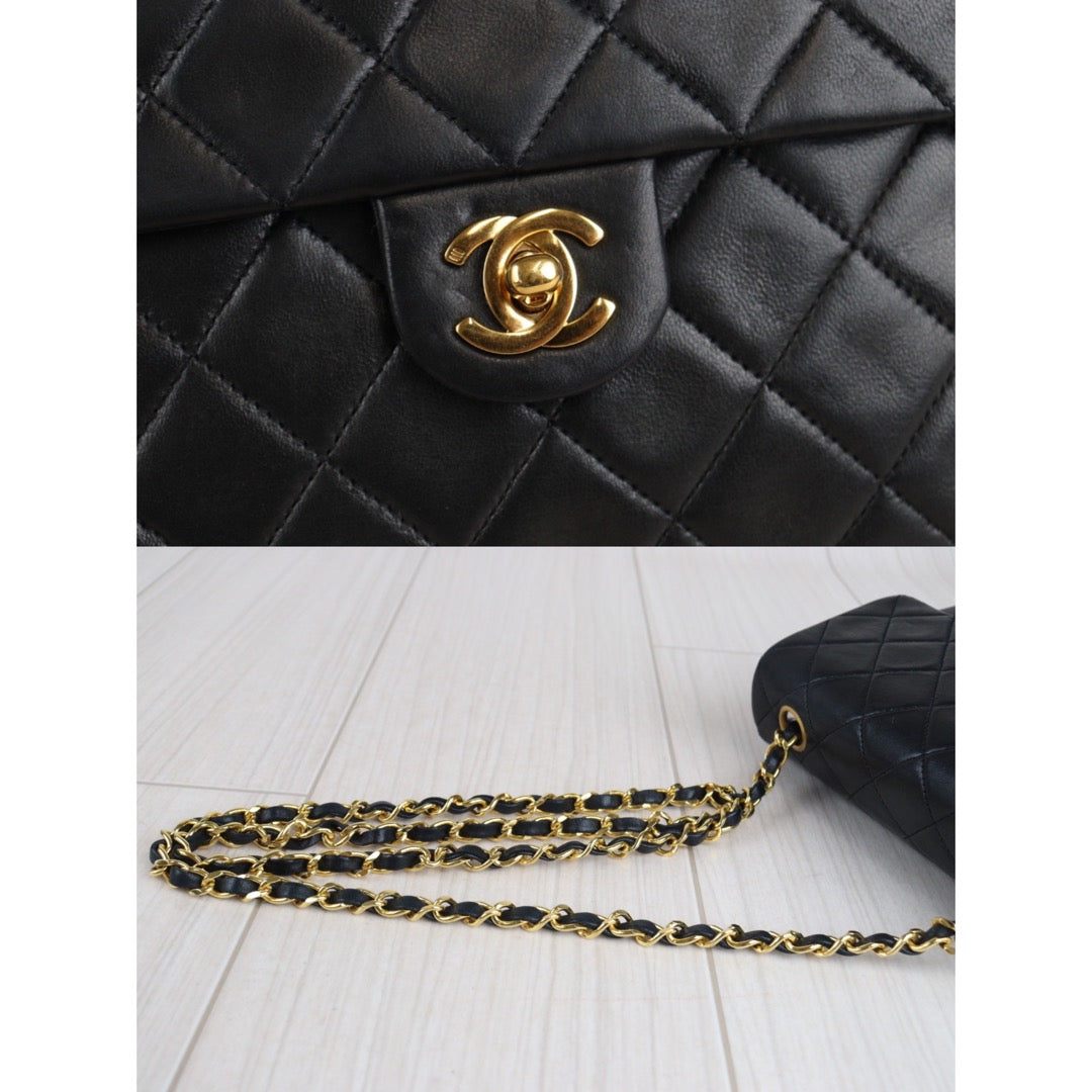 Rank AB ｜ CHANEL Black Lanbskin Square 20 Shoulder Bag Made In 1989～1991 Year｜V23062973