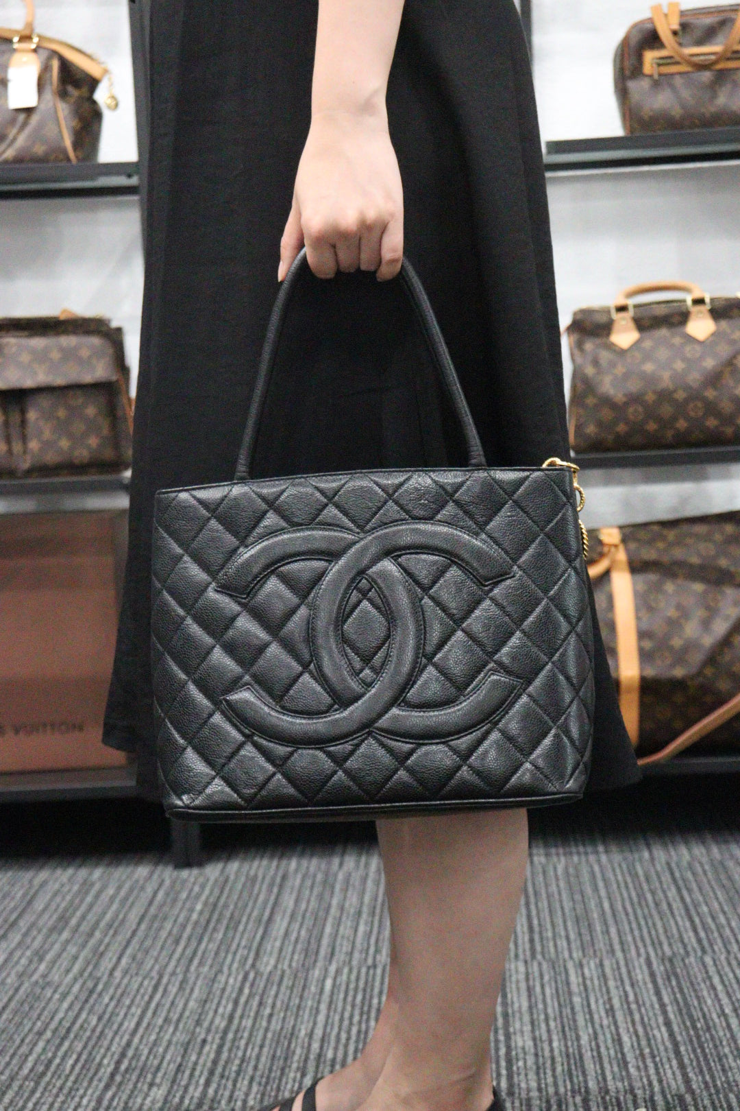 Rank AB ｜ CHANEL Caviar Skin Leather Calf Leather Tote Bag｜23060120