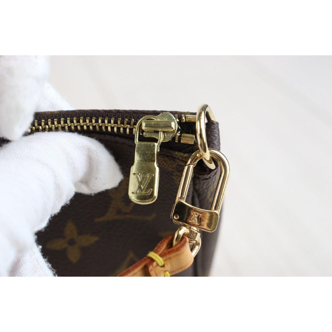 Rank AB ｜ LV Monogram Pochette Accessoires ｜23072503