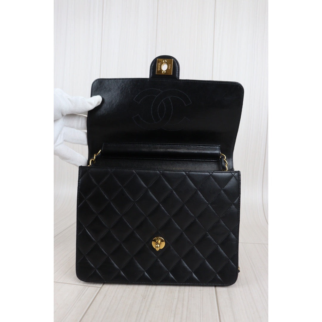 Rank AB ｜CHANEL Matrasse Lambskin Turn Lock 22 Shoulder Bag ｜V23061015