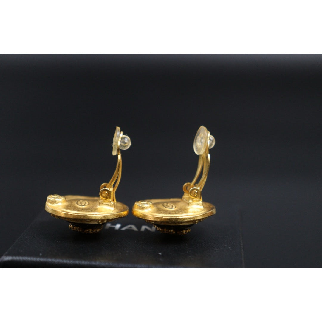 Include Authentic Detective Certificate of Authenticity｜Very Good ( Rank A) ｜CHANEL 96A COCO Mark  Round Clip-On Earrings Made In 1996Year｜26102604