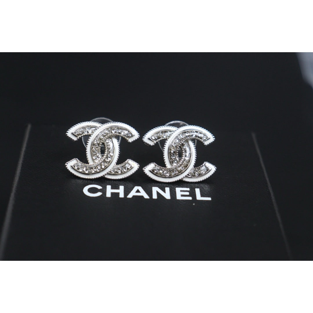 Include Authentic Detective Certificate of Authenticity｜Very Good ( Rank A) ｜CHANEL A25C Classic Crystal CC Stud  Earrings Made In 2025Year｜26102603