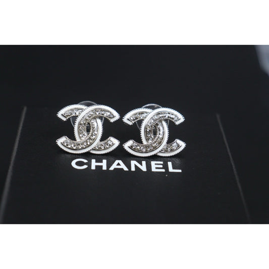Include Authentic Detective Certificate of Authenticity｜Very Good ( Rank A) ｜CHANEL A25C Classic Crystal CC Stud  Earrings Made In 2025Year｜26102603