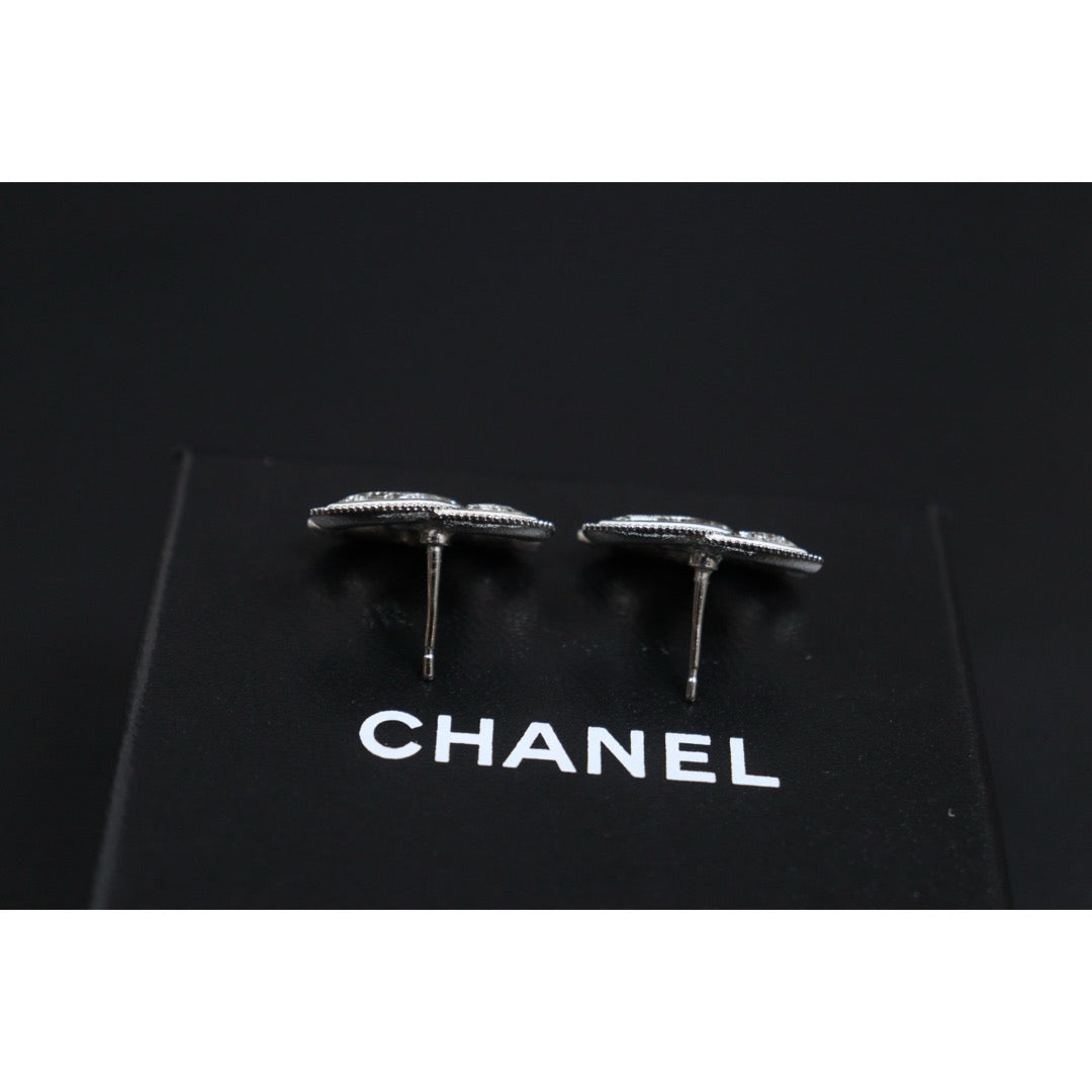 Include Authentic Detective Certificate of Authenticity｜Very Good ( Rank A) ｜CHANEL A25C Classic Crystal CC Stud  Earrings Made In 2025Year｜26102603