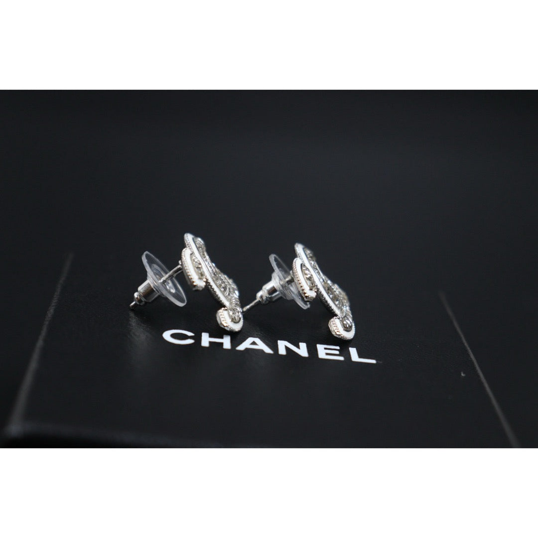 Include Authentic Detective Certificate of Authenticity｜Very Good ( Rank A) ｜CHANEL A25C Classic Crystal CC Stud  Earrings Made In 2025Year｜26102603