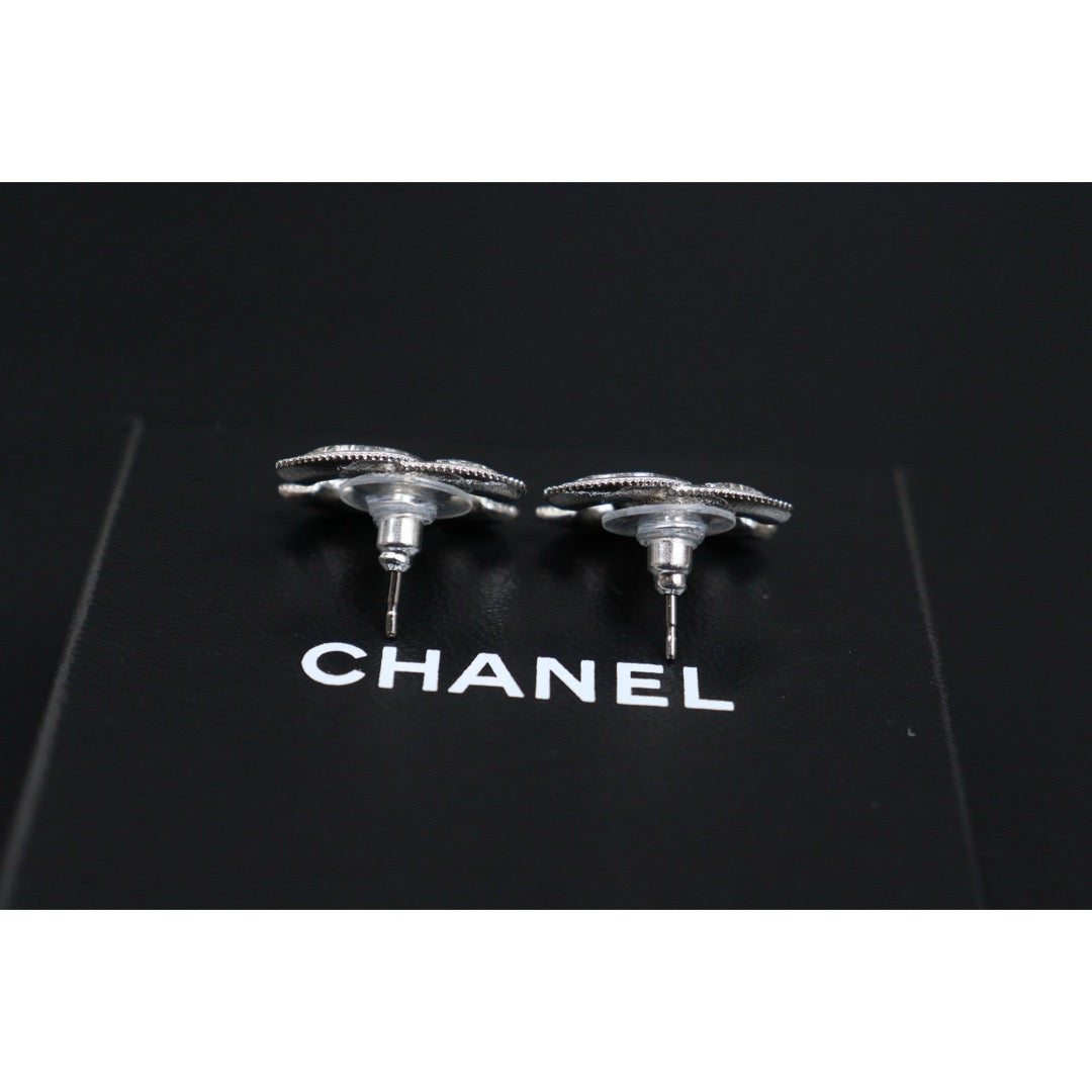 Include Authentic Detective Certificate of Authenticity｜Very Good ( Rank A) ｜CHANEL A25C Classic Crystal CC Stud  Earrings Made In 2025Year｜26102603