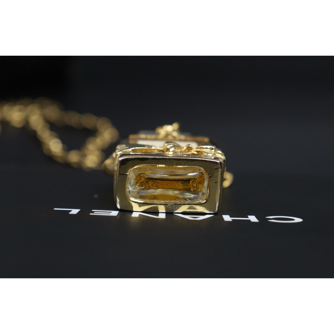 Include Authentic Detective Certificate of Authenticity｜Good ( Rank AB) ｜ CHANEL Vintage No.5 Perfume Bottle Chain Necklace｜26102605