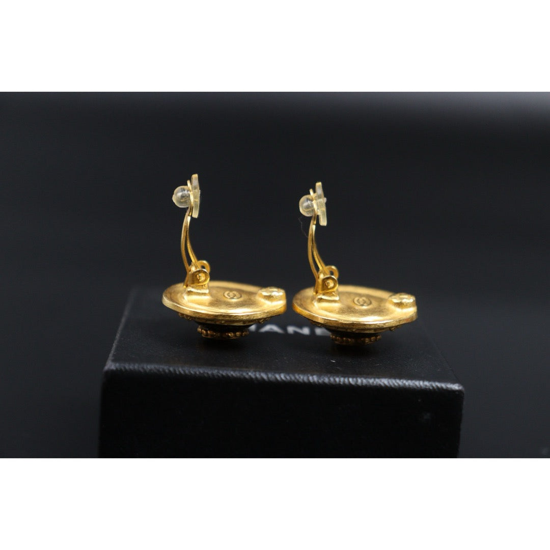 Include Authentic Detective Certificate of Authenticity｜Very Good ( Rank A) ｜CHANEL 96A COCO Mark  Round Clip-On Earrings Made In 1996Year｜26102604