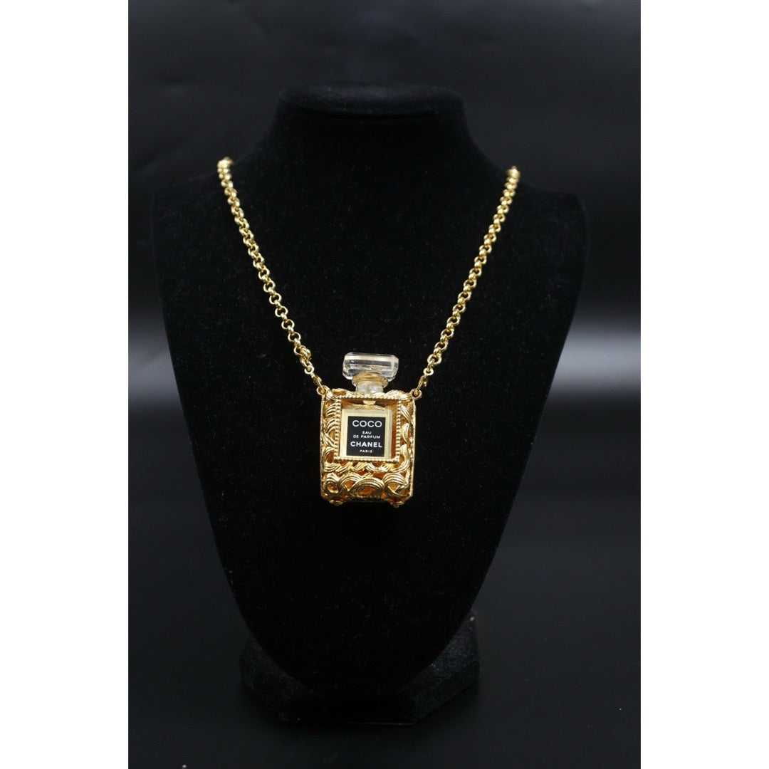 Include Authentic Detective Certificate of Authenticity｜Very Good ( Rank A) ｜ CHANEL Vintage Coco Perfume Bottle Case Necklace｜26102602