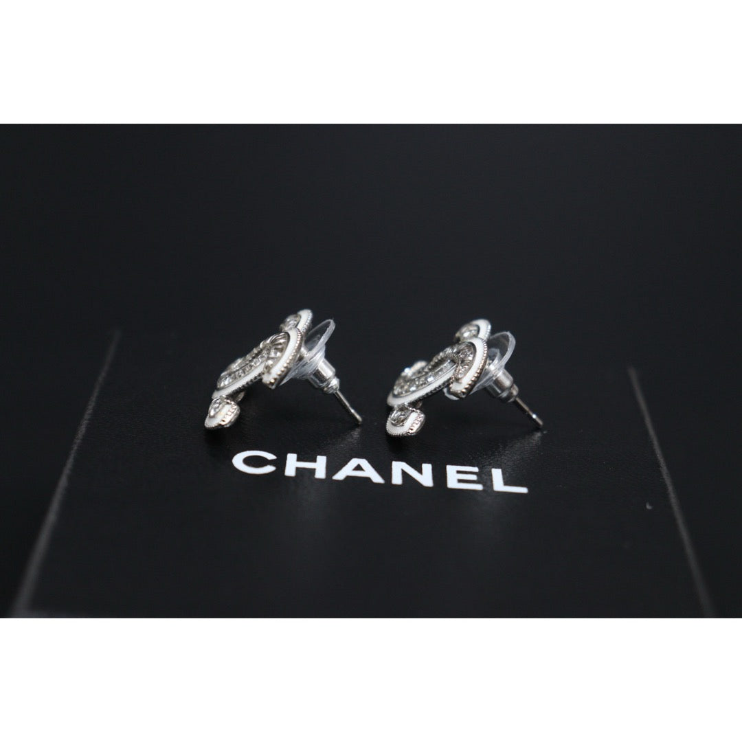 Include Authentic Detective Certificate of Authenticity｜Very Good ( Rank A) ｜CHANEL A25C Classic Crystal CC Stud  Earrings Made In 2025Year｜26102603
