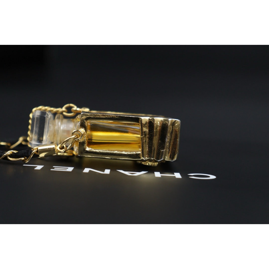 Include Authentic Detective Certificate of Authenticity｜Good ( Rank AB) ｜ CHANEL Vintage No.5 Perfume Bottle Chain Necklace｜26102605