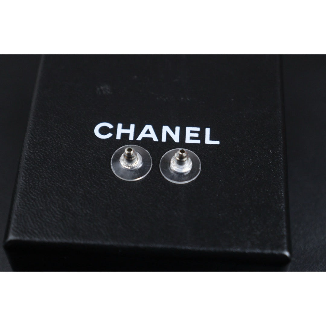 Include Authentic Detective Certificate of Authenticity｜Very Good ( Rank A) ｜CHANEL A25C Classic Crystal CC Stud  Earrings Made In 2025Year｜26102603