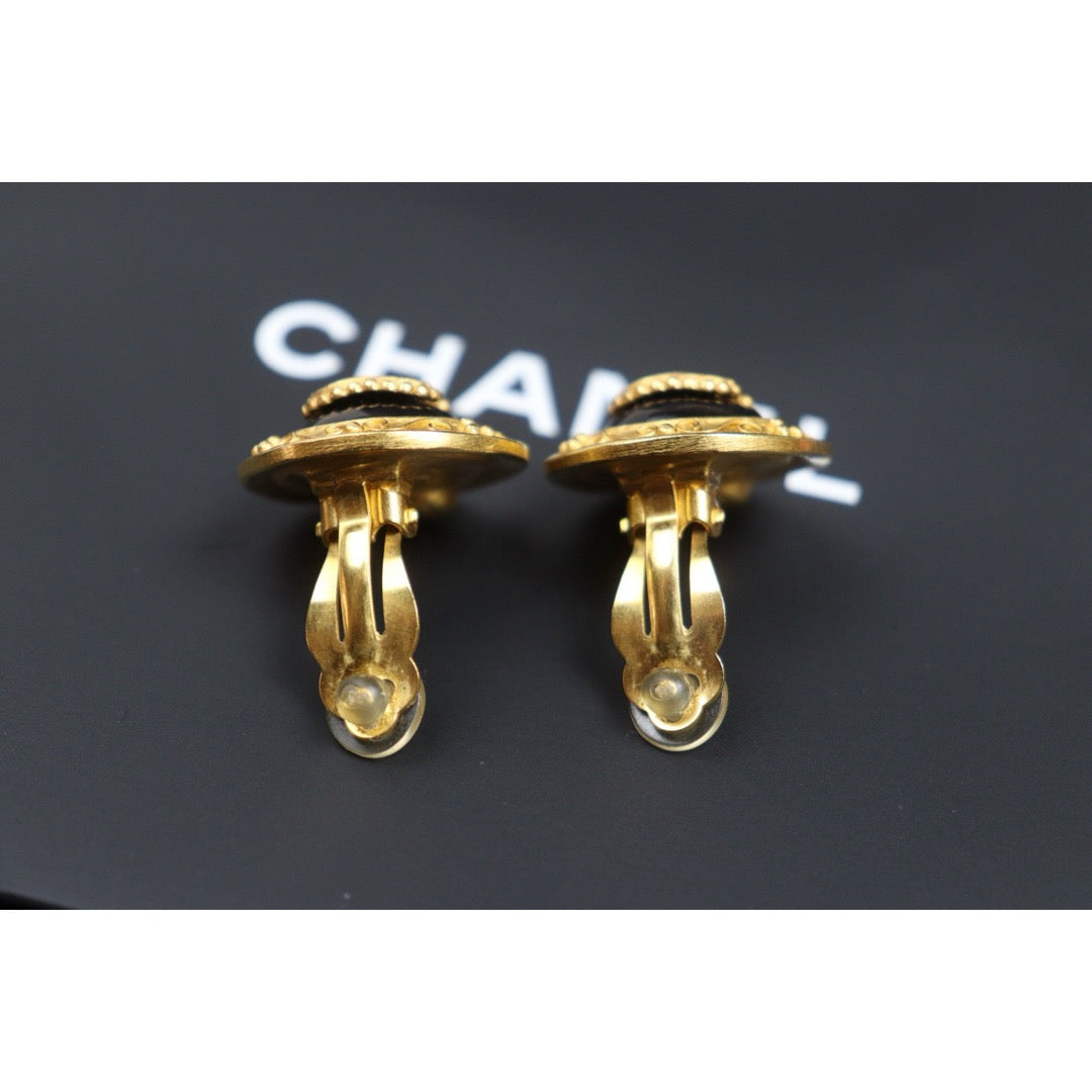 Include Authentic Detective Certificate of Authenticity｜Very Good ( Rank A) ｜CHANEL 96A COCO Mark  Round Clip-On Earrings Made In 1996Year｜26102604