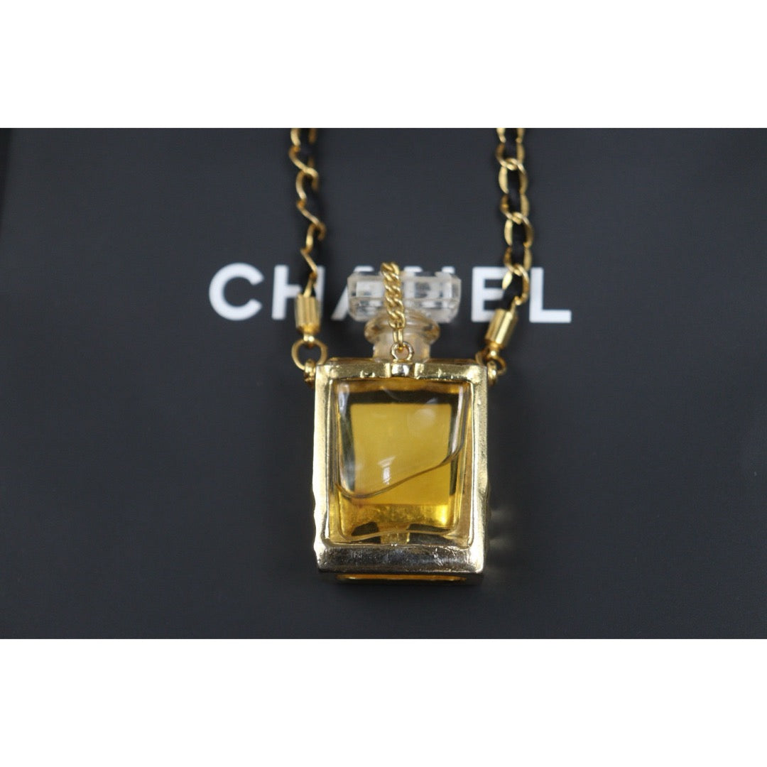 Include Authentic Detective Certificate of Authenticity｜Good ( Rank AB) ｜ CHANEL Vintage No.5 Perfume Bottle Chain Necklace｜26102605