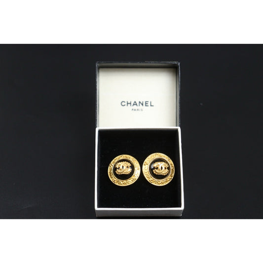 Include Authentic Detective Certificate of Authenticity｜Very Good ( Rank A) ｜CHANEL 96A COCO Mark  Round Clip-On Earrings Made In 1996Year｜26102604