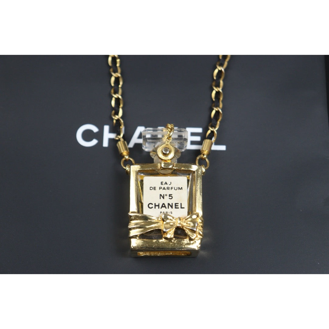 Include Authentic Detective Certificate of Authenticity｜Good ( Rank AB) ｜ CHANEL Vintage No.5 Perfume Bottle Chain Necklace｜26102605