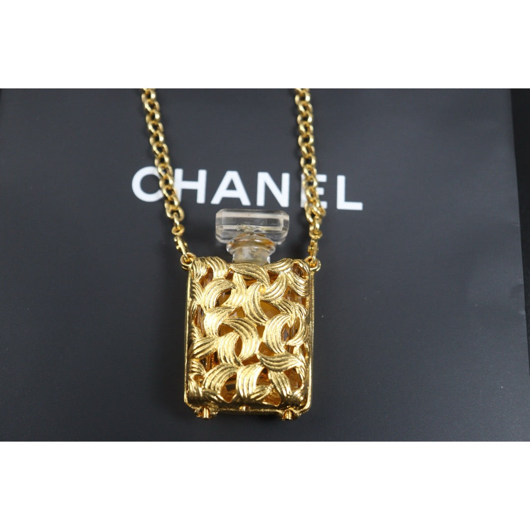 Include Authentic Detective Certificate of Authenticity｜Very Good ( Rank A) ｜ CHANEL Vintage Coco Perfume Bottle Case Necklace｜26102602
