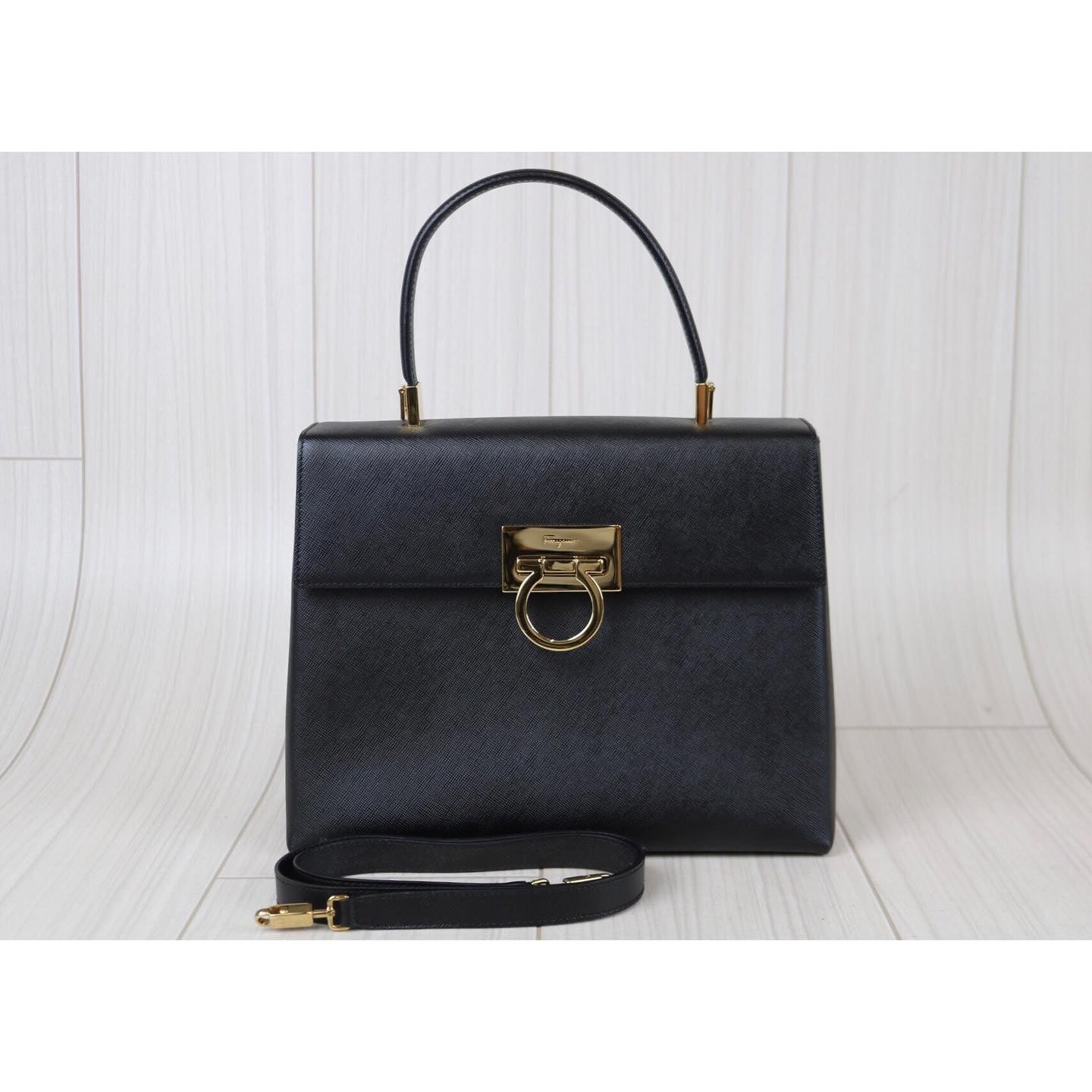 Rank A  ｜Ferragamo Gancini 2WAY Handbag  Shoulderbag｜093016