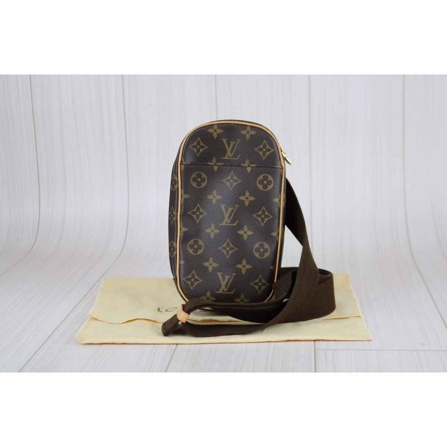 Rank SA ｜      LV Monogram Pochette Ganju Shoulder Bag Body Bag    ｜012805