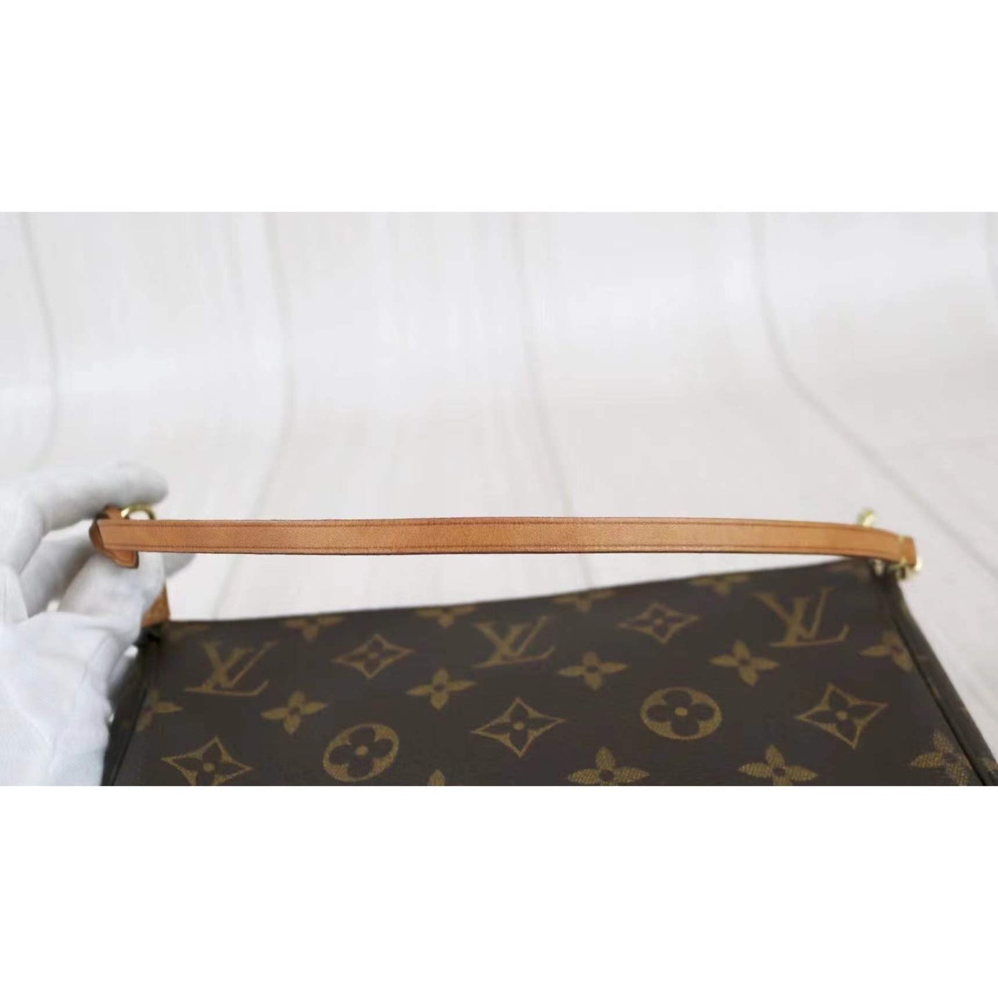 Rank AB ｜     LV Monogram Pochette Accessoires    ｜012609