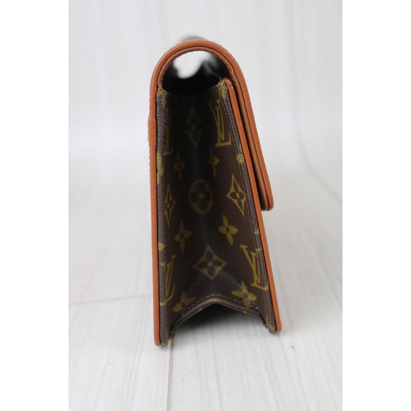 Rank A ｜ LV Monogram Clutch Bag｜082108