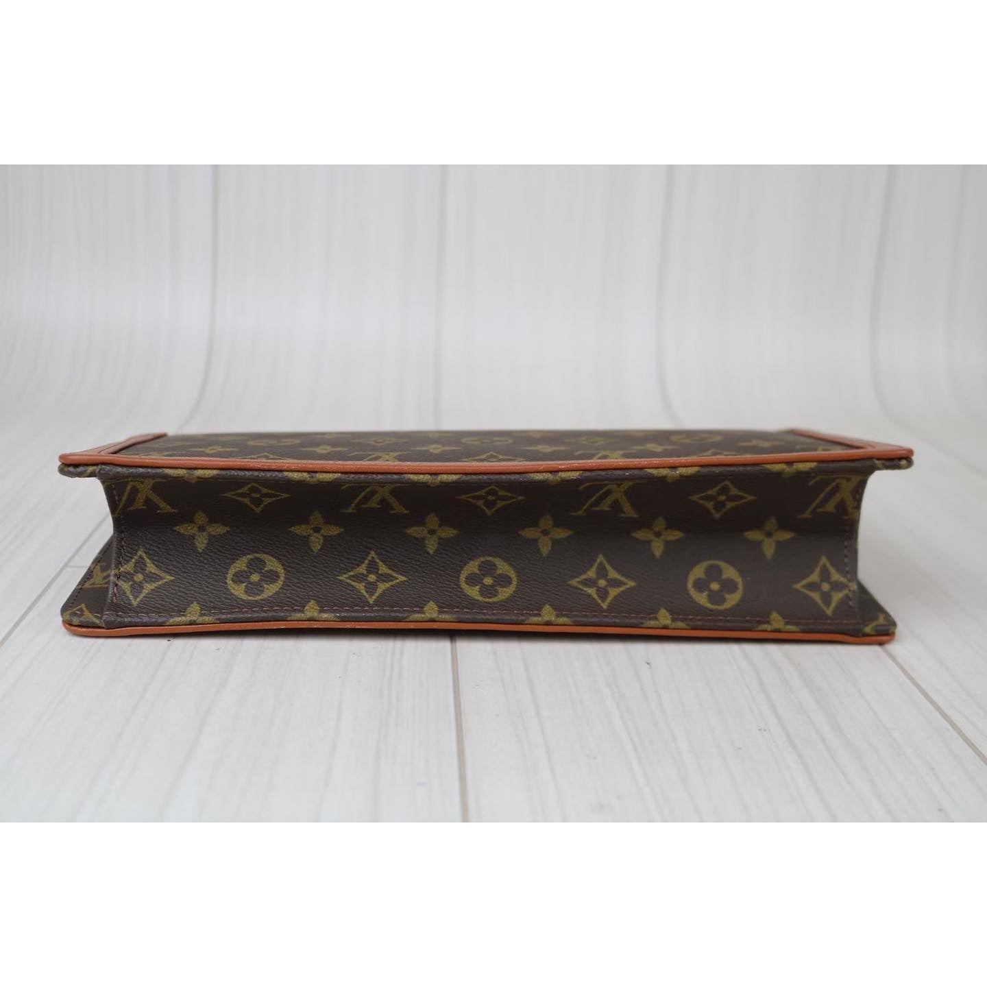 Rank A ｜ LV Monogram Clutch Bag｜082108