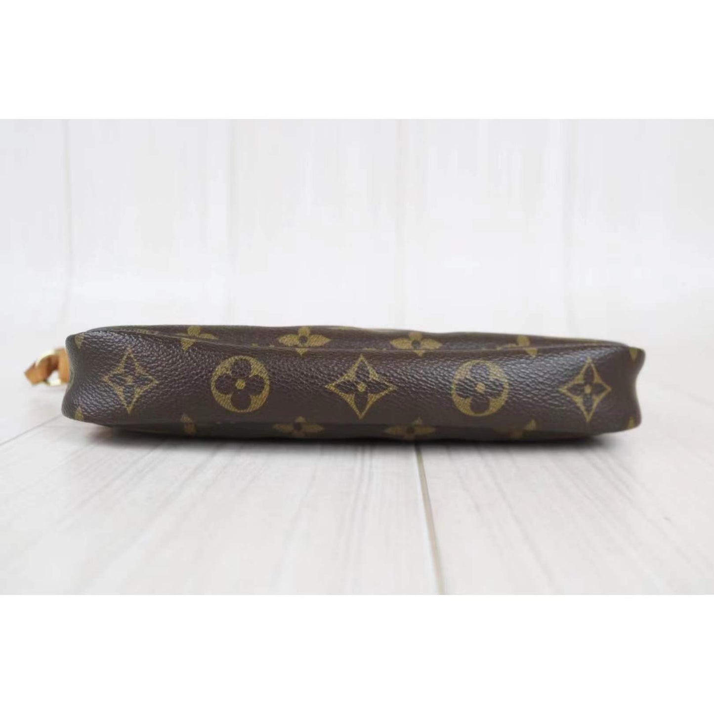 Rank AB ｜     LV Monogram Pochette Accessoires    ｜012609