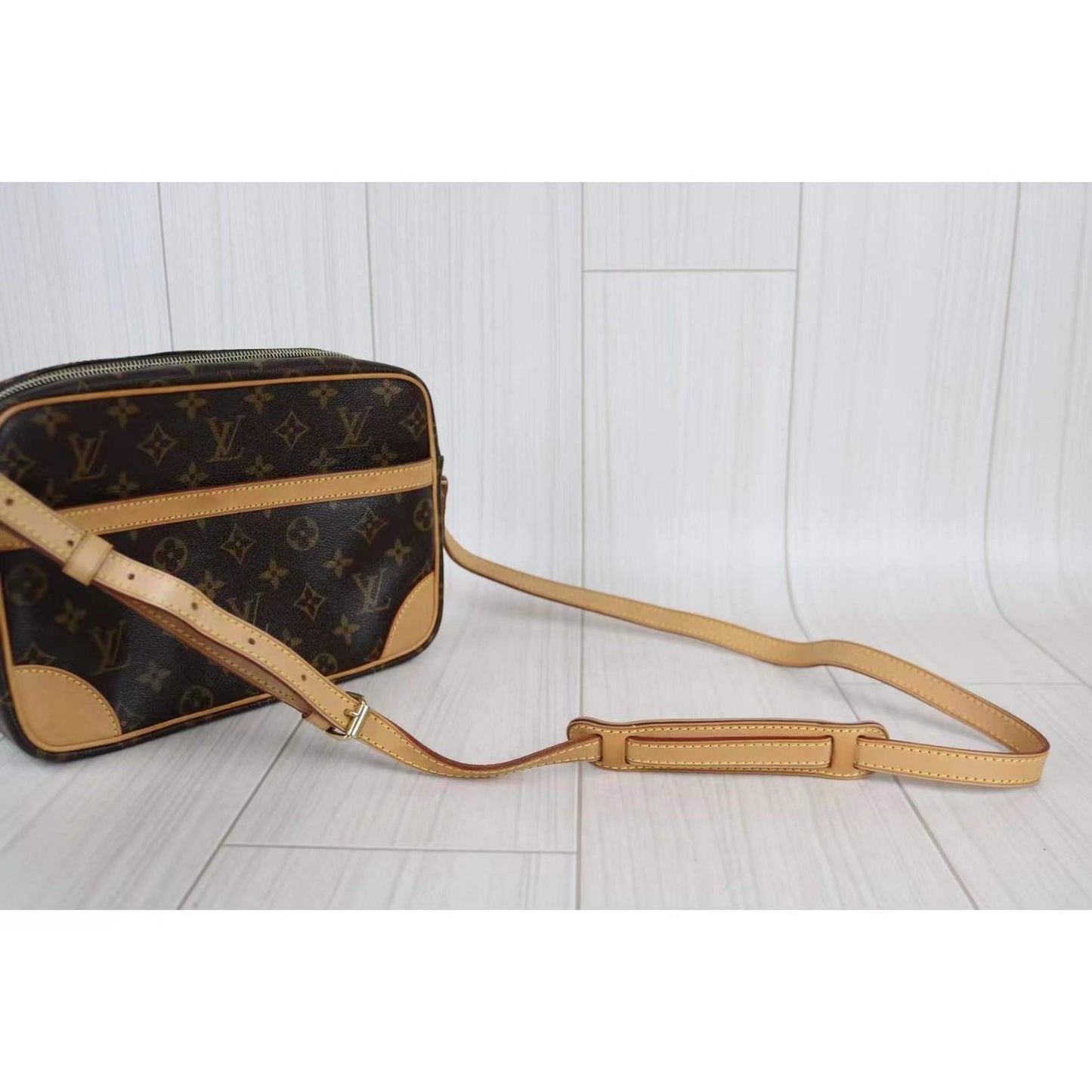 Rank A   ｜ LV Monogram Trocadero 27 Shoulder Bag ｜012603