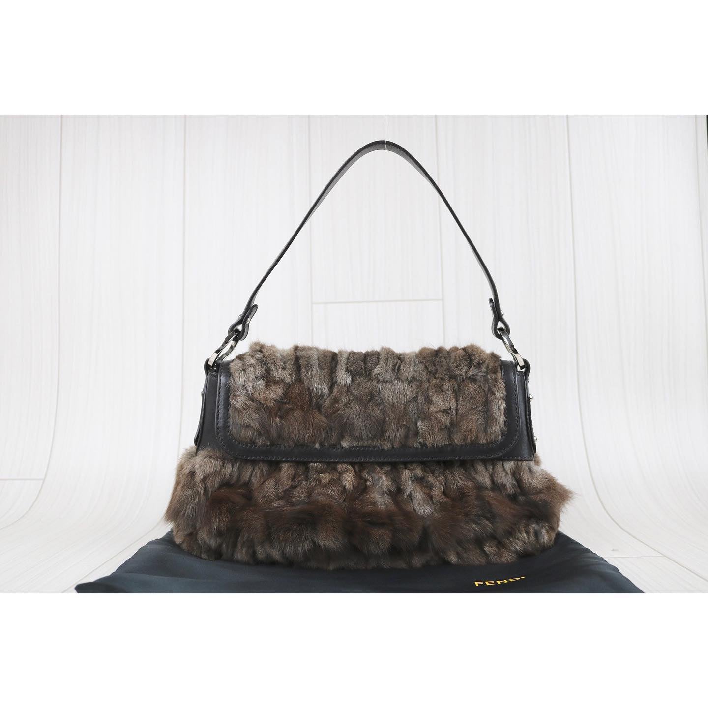 Rank A｜  FENDI Mink Mamma bucket Shoulder Bag ｜031906