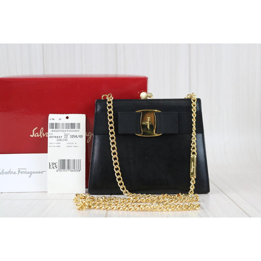 Rank SA ｜   FERRAGAMO Pochette Mini Shoulder Bag   ｜121925