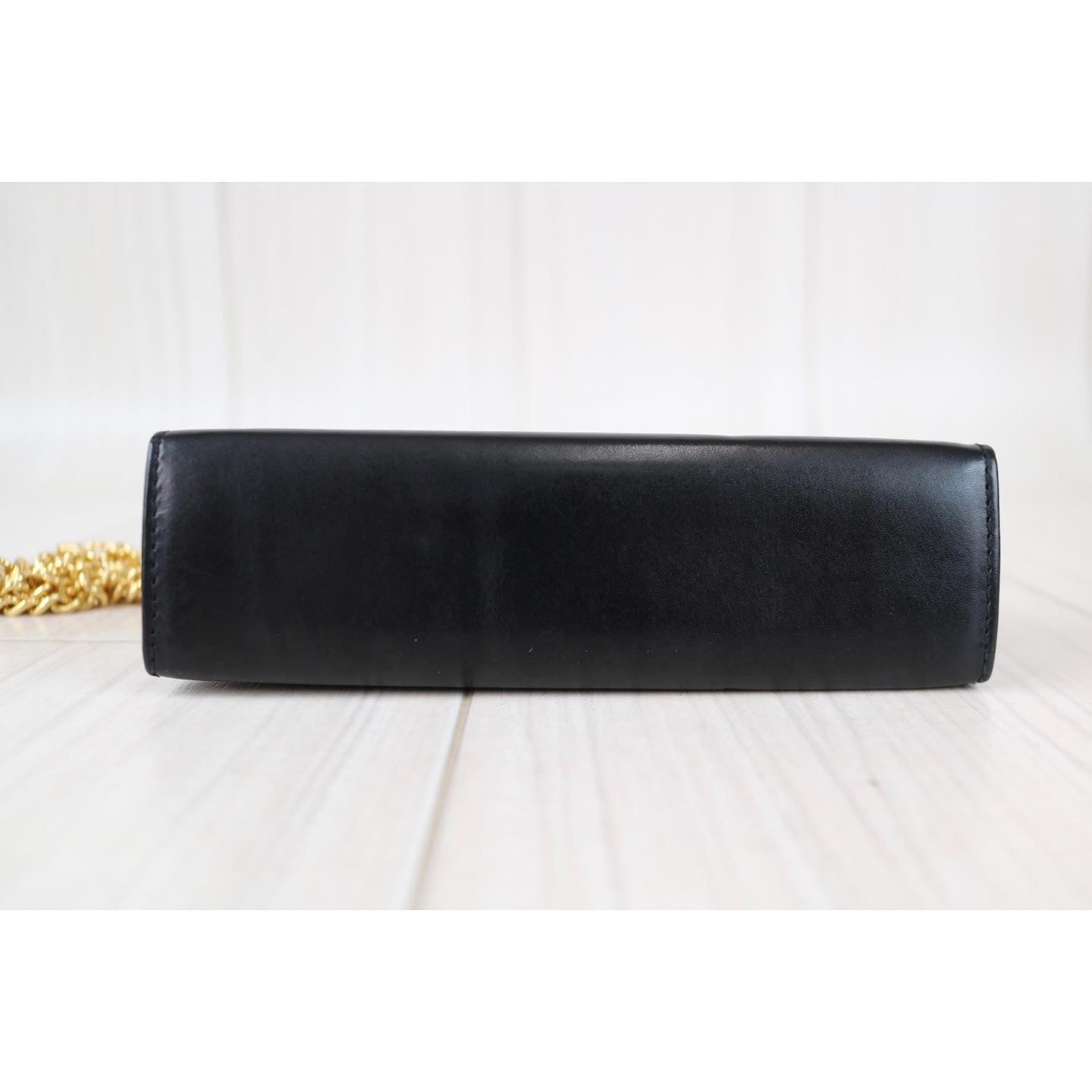 Rank SA ｜   FERRAGAMO Pochette Mini Shoulder Bag   ｜121925