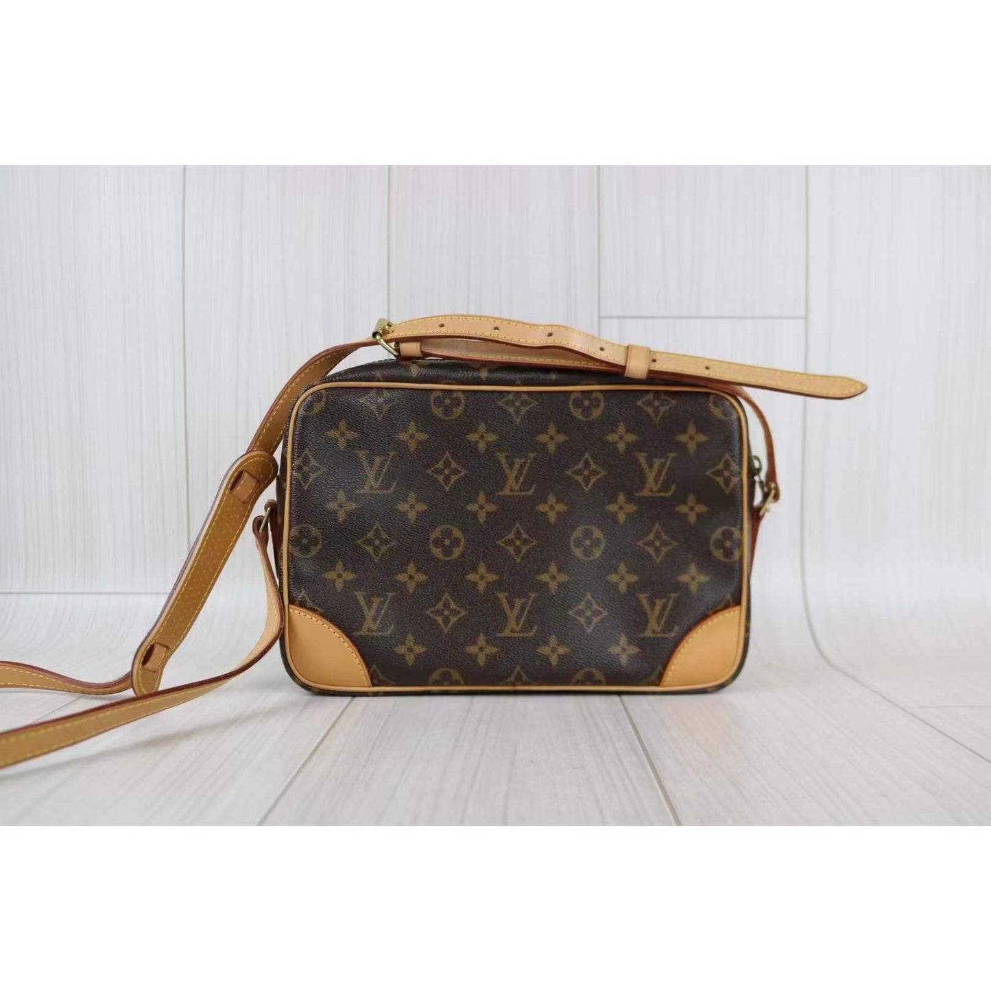 Rank A   ｜ LV Monogram Trocadero 27 Shoulder Bag ｜012603