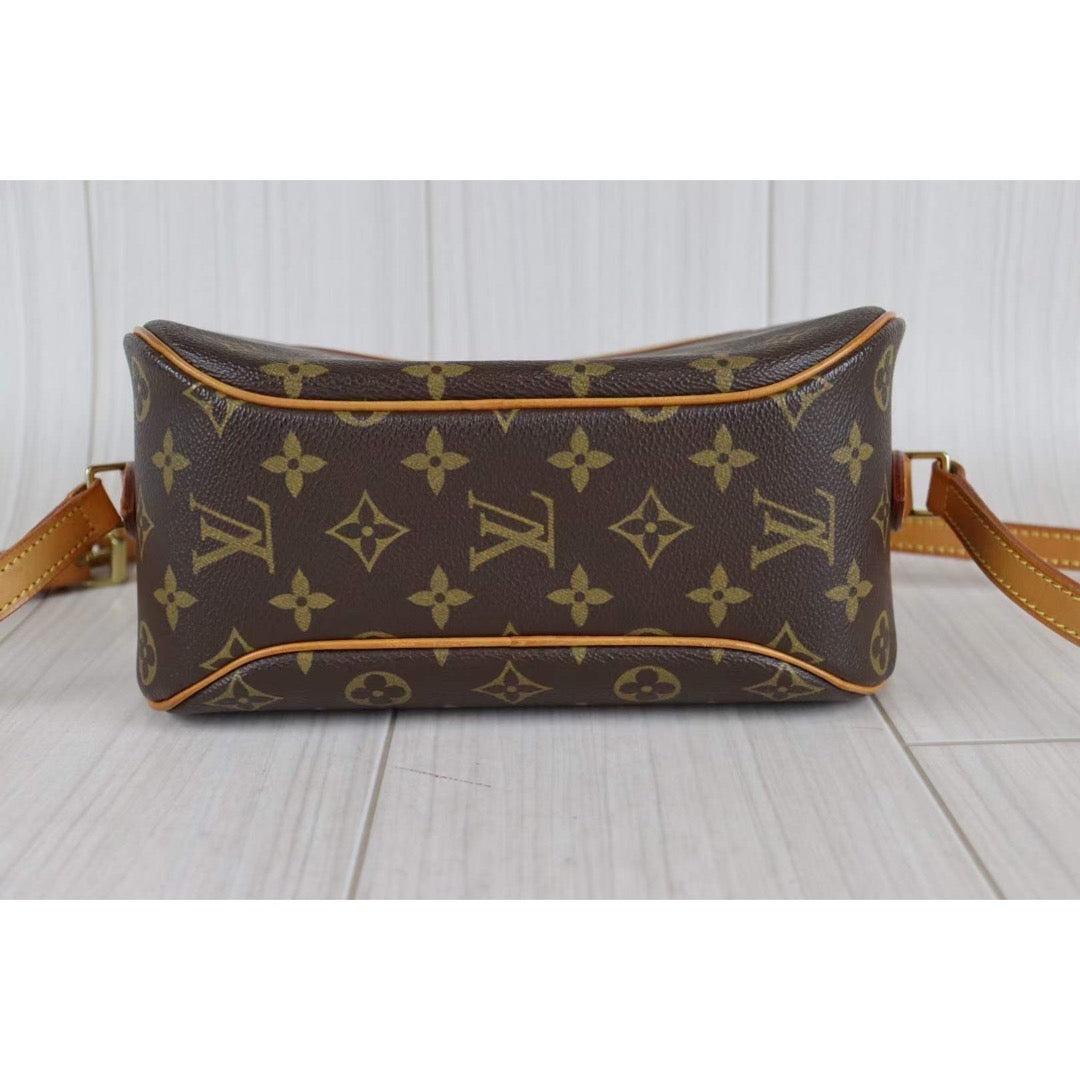 Rank AB ｜LV Monogram Blower Shoulder Bag｜090810