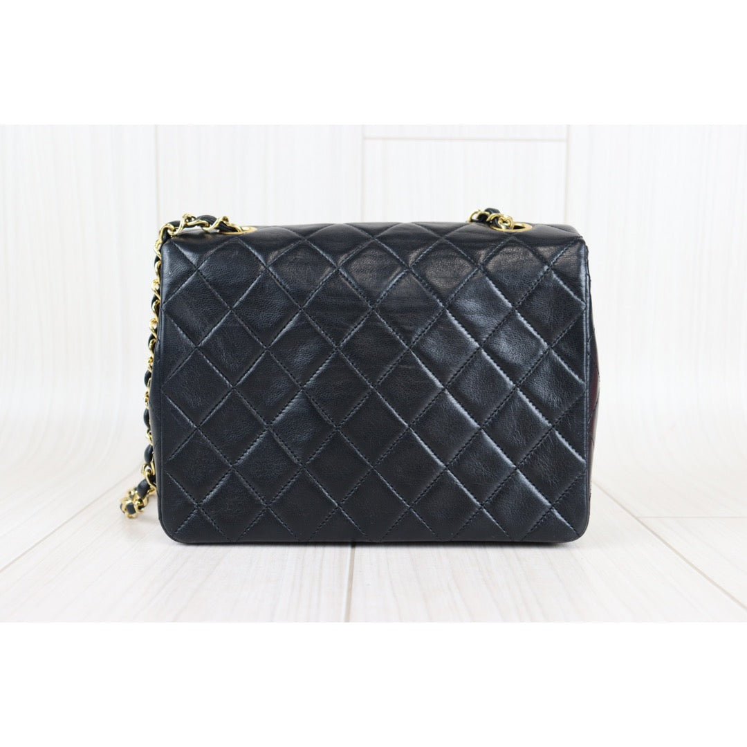 Rank A ｜ CHANEL Black Lanbskin Square Shoulder Bag ｜092405