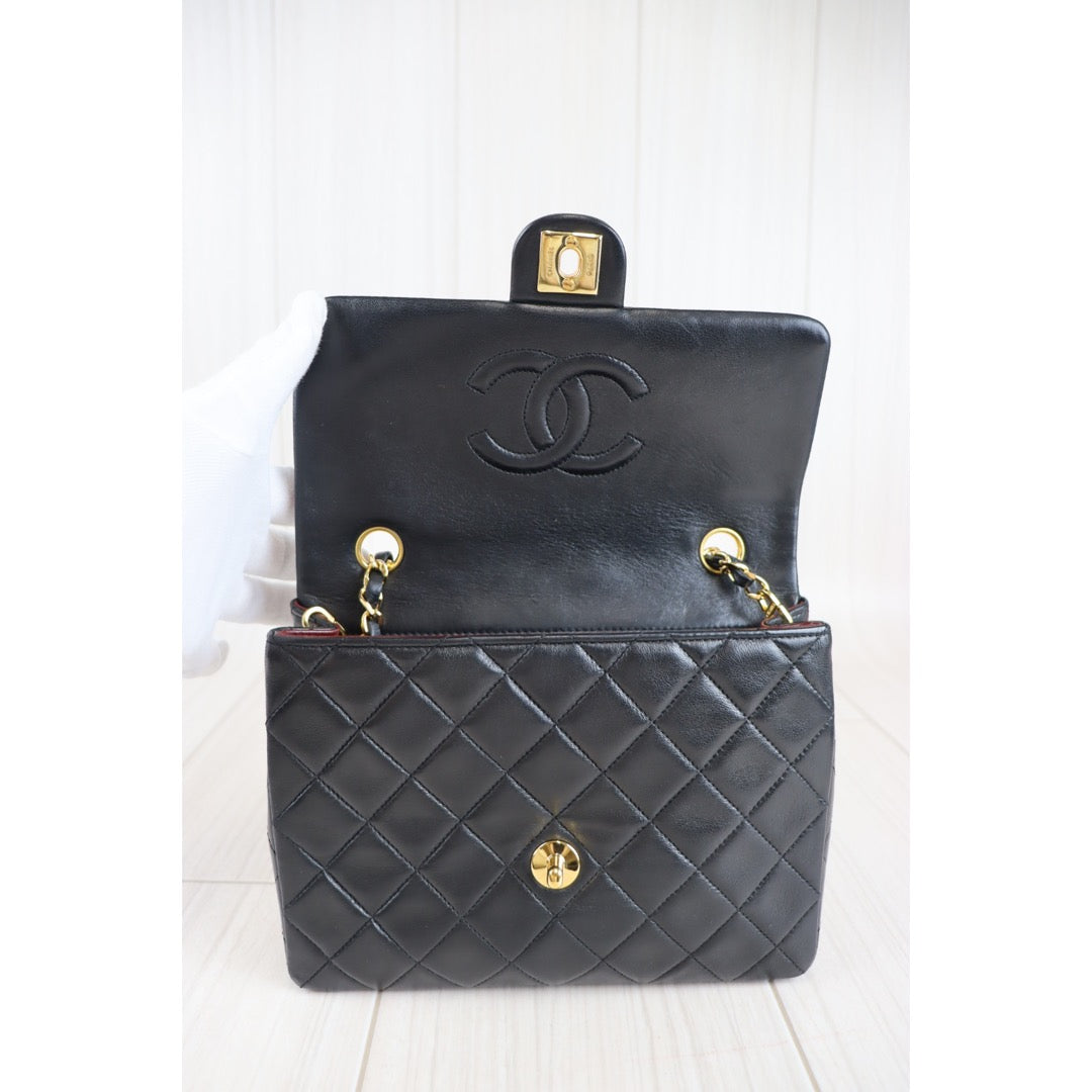 Rank A ｜ CHANEL Black Lanbskin Square Shoulder Bag ｜092405