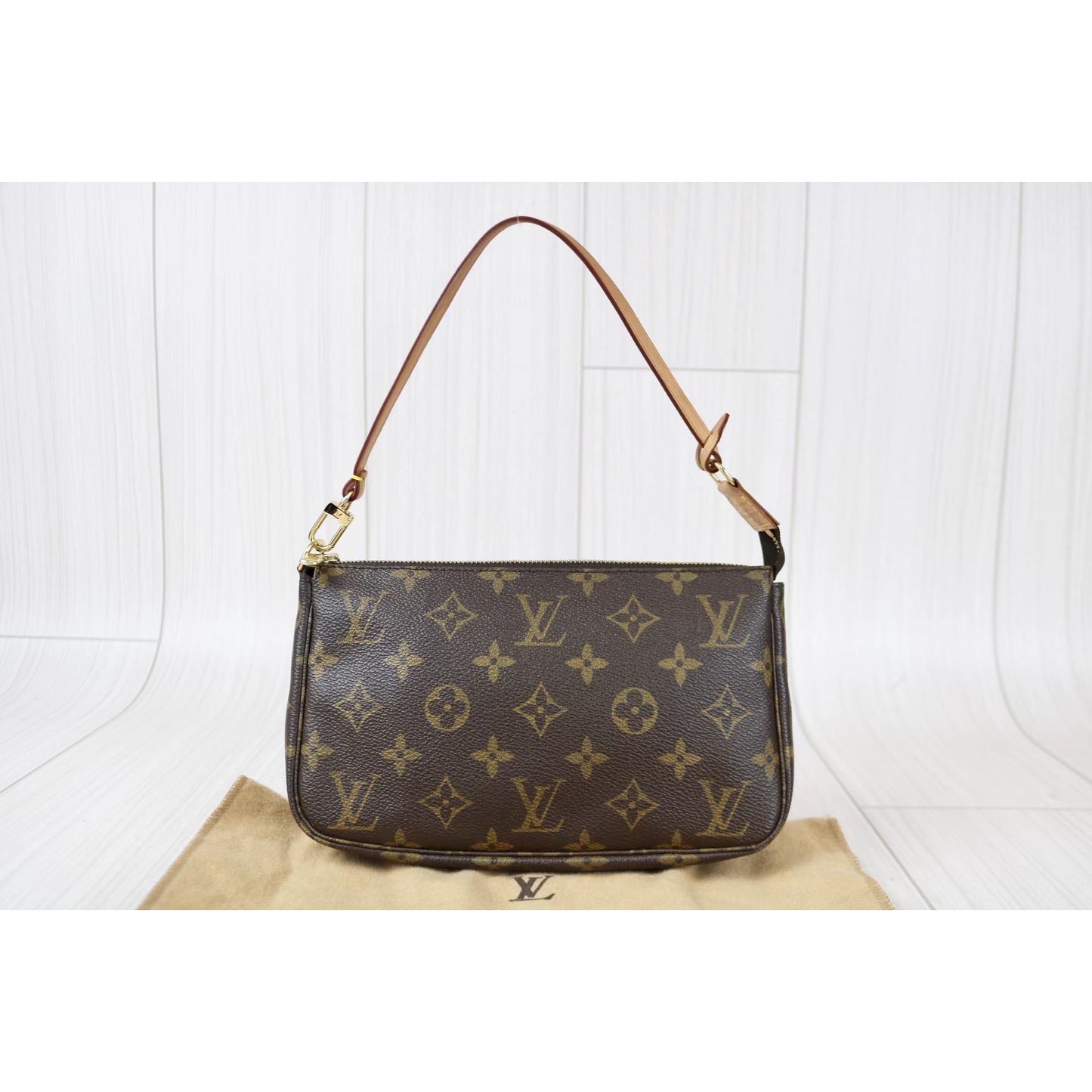 Rank A ｜     LV Monogram Pochette Accessoires    ｜011607