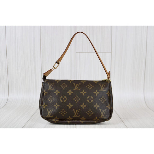 Rank A ｜     LV Monogram Pochette Accessoires    ｜012009